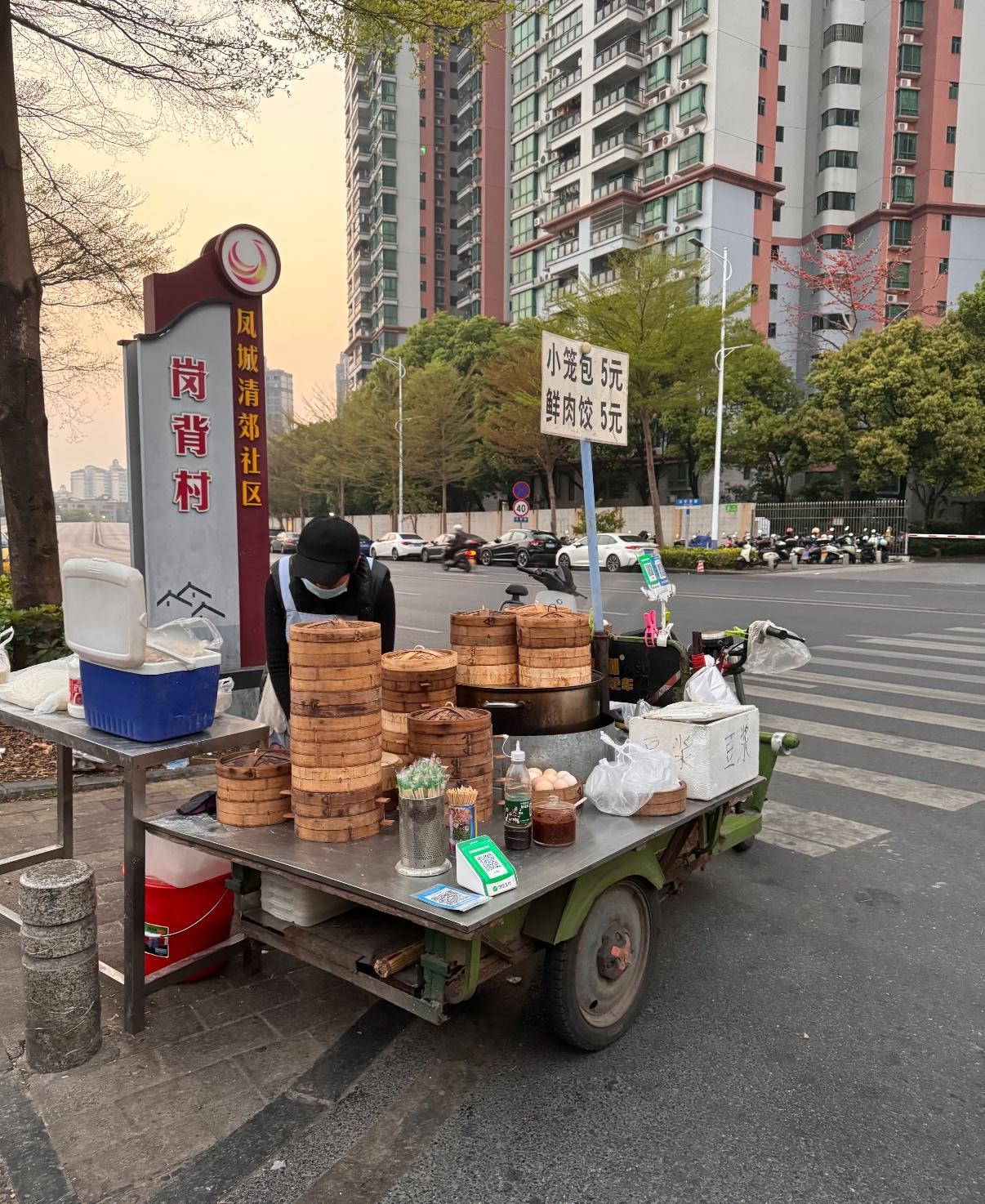 走投无路的时候,摆地摊丢人吗?

有人说这是成年人最狼狈的体面，放下身段为生计弯