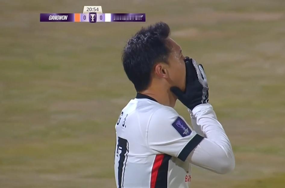 上海海港无缘亚冠16强 亚冠精英联赛第7轮，上海海港客场0-0闷平江原FC，7轮