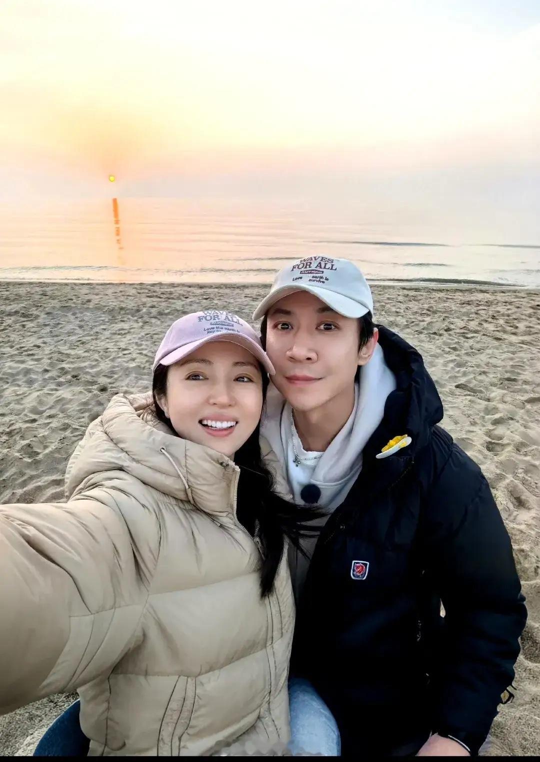 董璇果然太爱张维伊。不是因为他们为了仪式感还要官宣一下，也不是他们谈要生个小孩，