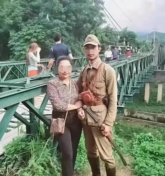 刚刚刷到的，我十分无法理解，是花姑娘喜欢太君？不以为耻，反以为荣，爱恨情仇怎么回