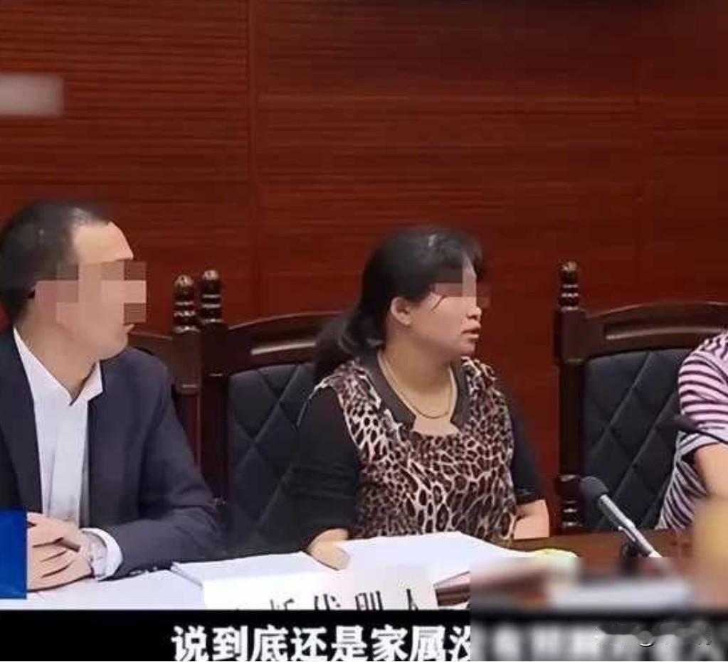 上海奉贤，老人坐公交车30分钟下车后失踪。家属都急哭了，却到处找不到。15天后，