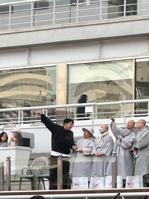 前台前台，来个人把这头猪办了 