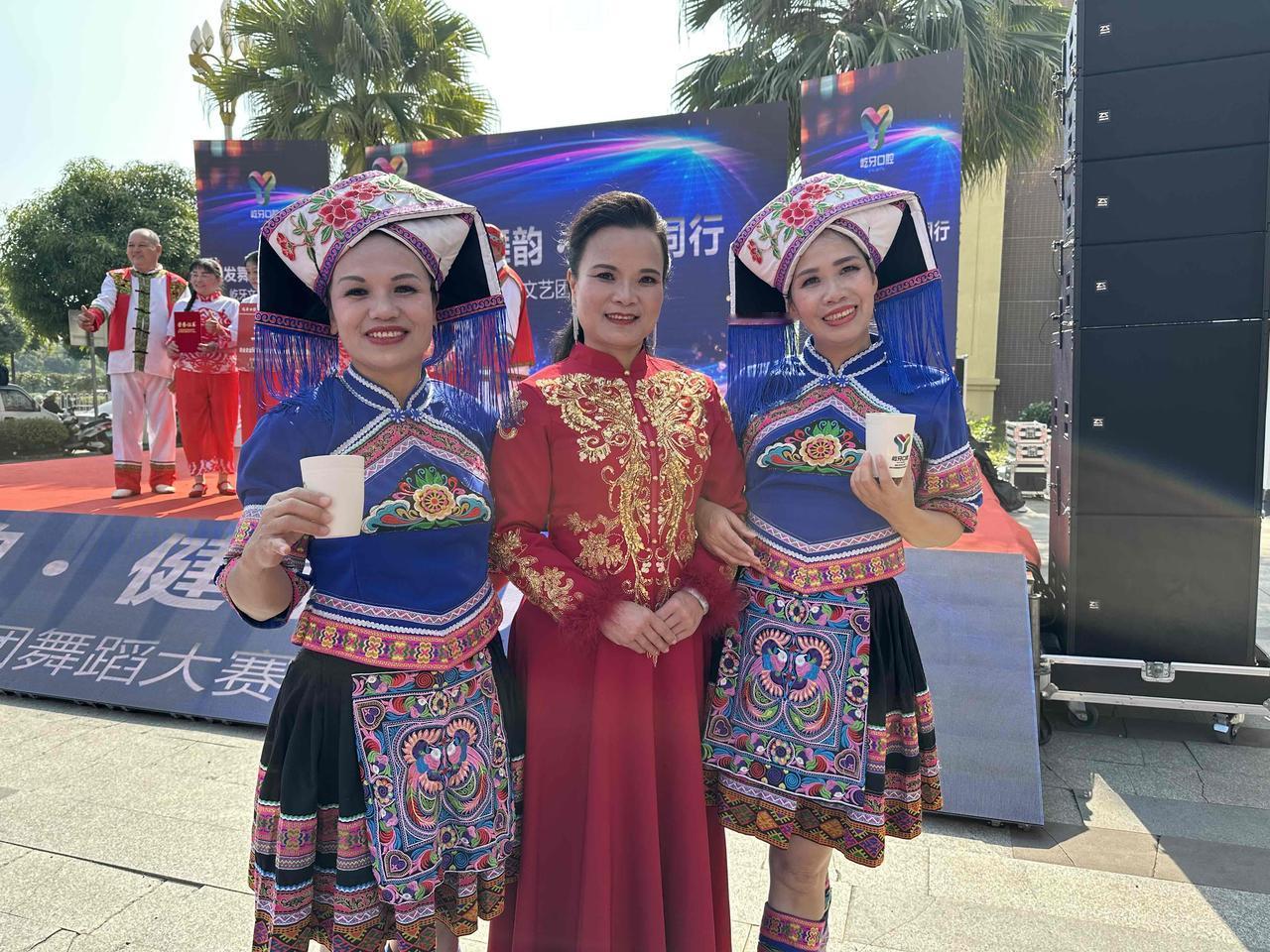 企业商家举办扶绥艺术团舞蹈比赛的意义

企业商家牵头举办扶绥艺术团舞蹈比赛，是商