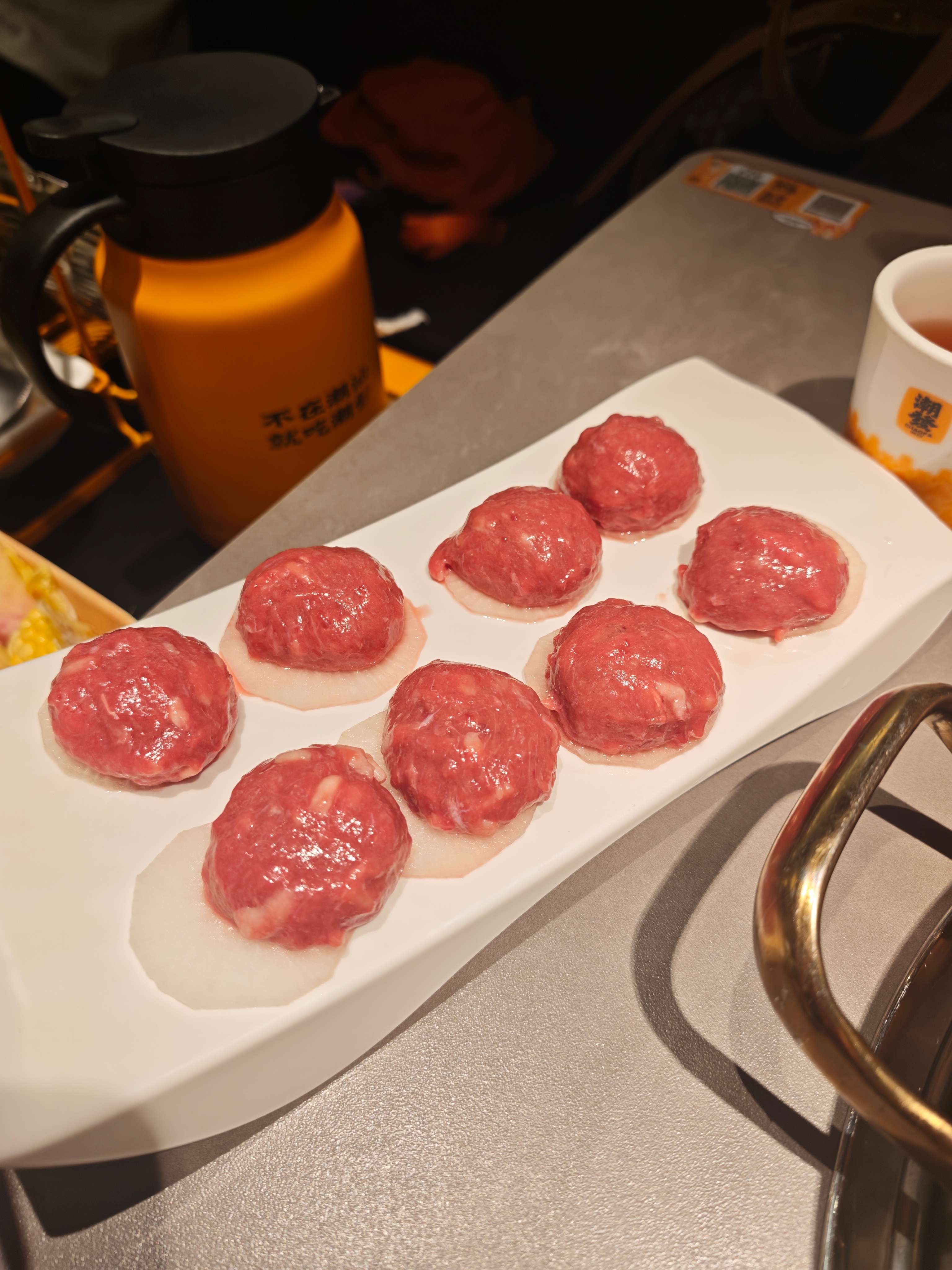 潮发牛肉火锅依旧无敌好吃，这家开在了欢乐港湾，如果开在壹方城，生意应该会更加好，