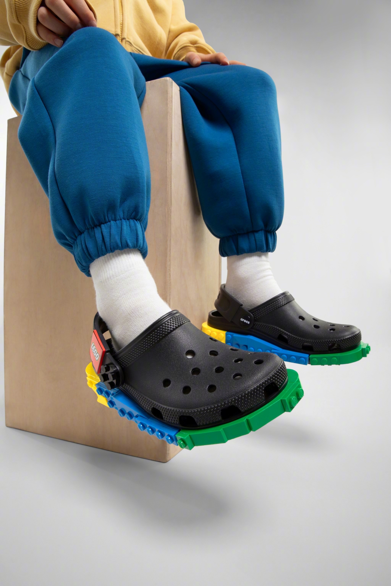 Crocs x LEGO卡骆驰再度携手乐高发布第二波联名系列，以「Build Y