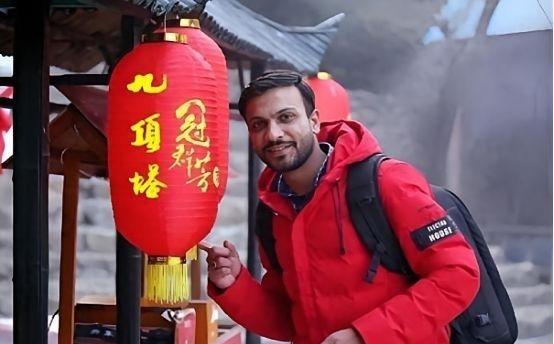 大批美国游客涌入中国，回国后坦言：客观对比，中国比美国强多了。光今年一季度上海一