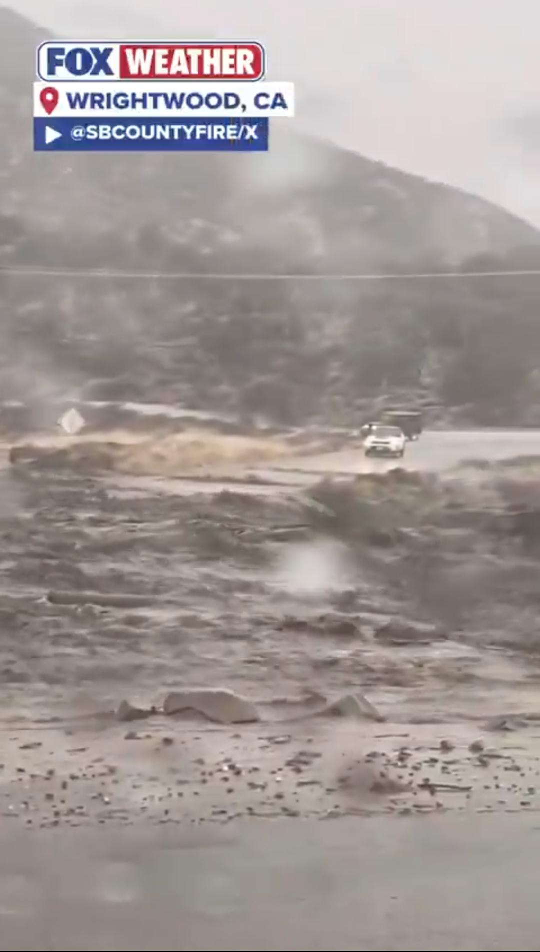 新闻快讯——美国洛杉矶都会区及加利福尼亚州南部多地发布大范围突发性洪水预警。圣诞