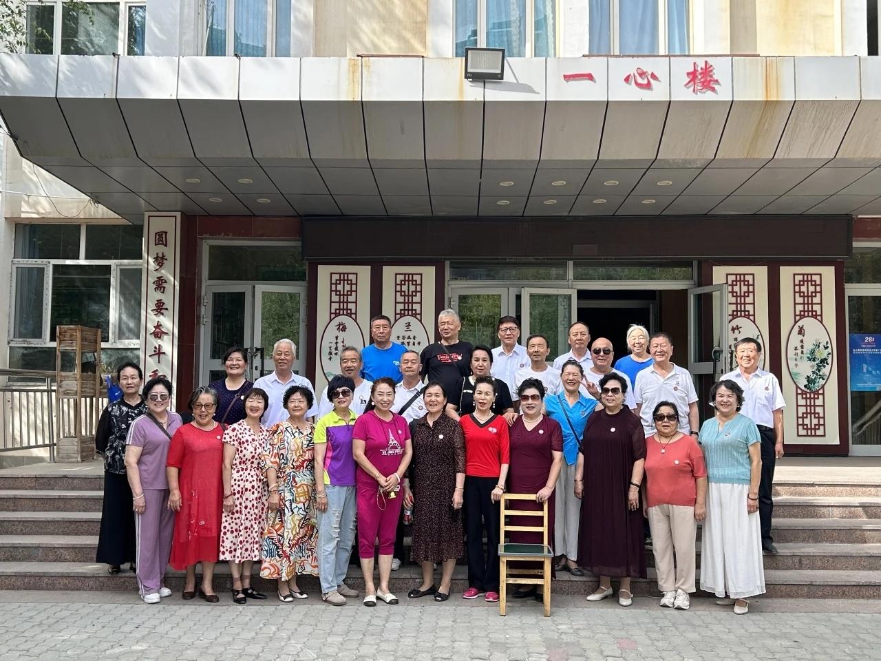 乌鲁木齐市高级中学校友毕业五十周年返校
​         7月24日，原乌鲁木