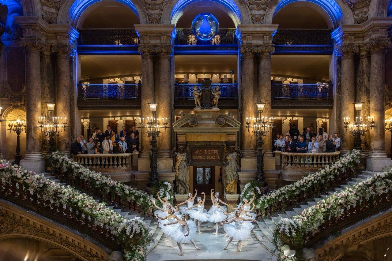 比亚迪太狠了，腾势Z9GT在欧洲卖91万比亚迪确实够狠，在巴黎歌剧院开发布会，请