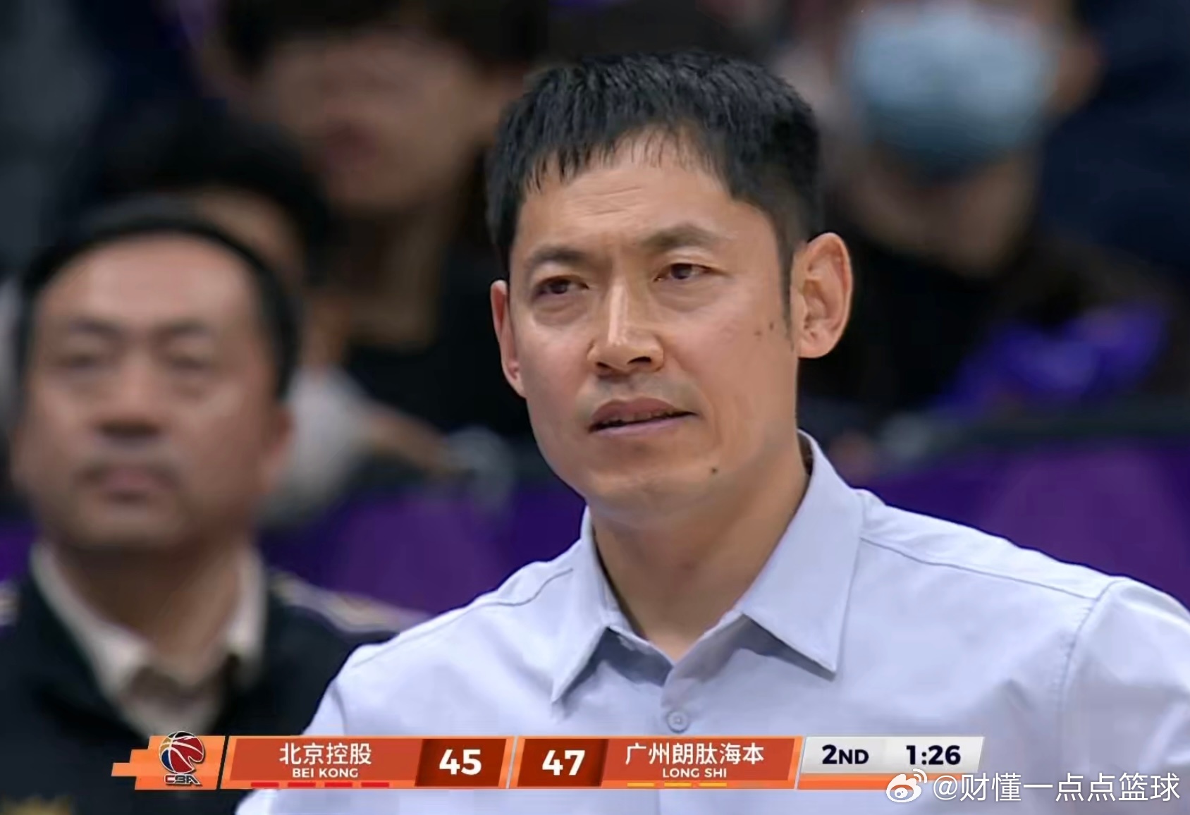 半场战报！广州51-50险领先北控，徐昕11+3+2帽撑起内线！上半场战罢，广州