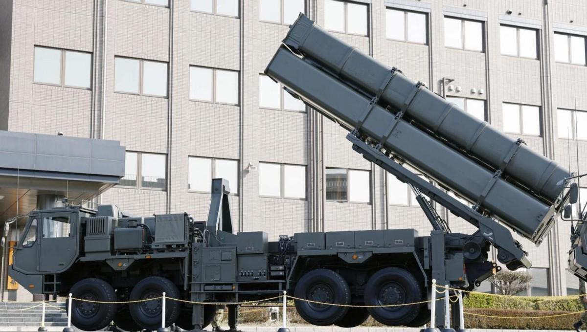 日：把这份文件签了，支持下我的“西南岛屿防御计划”。
中：啥计划？又是导弹又是滑