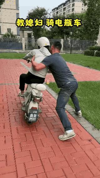 应该反应快，不然车子卖了也不够赔的。