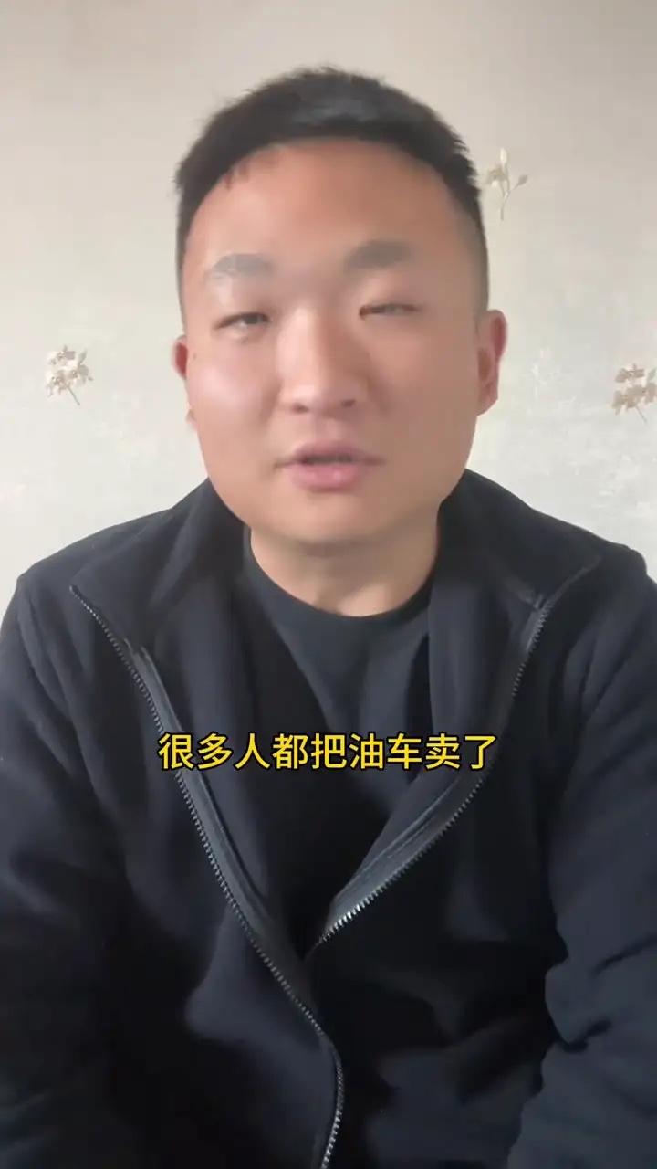 汽油涨价对我们有三大好处。

这话一出口，估计不少人第一反应就是反驳，毕竟油价一