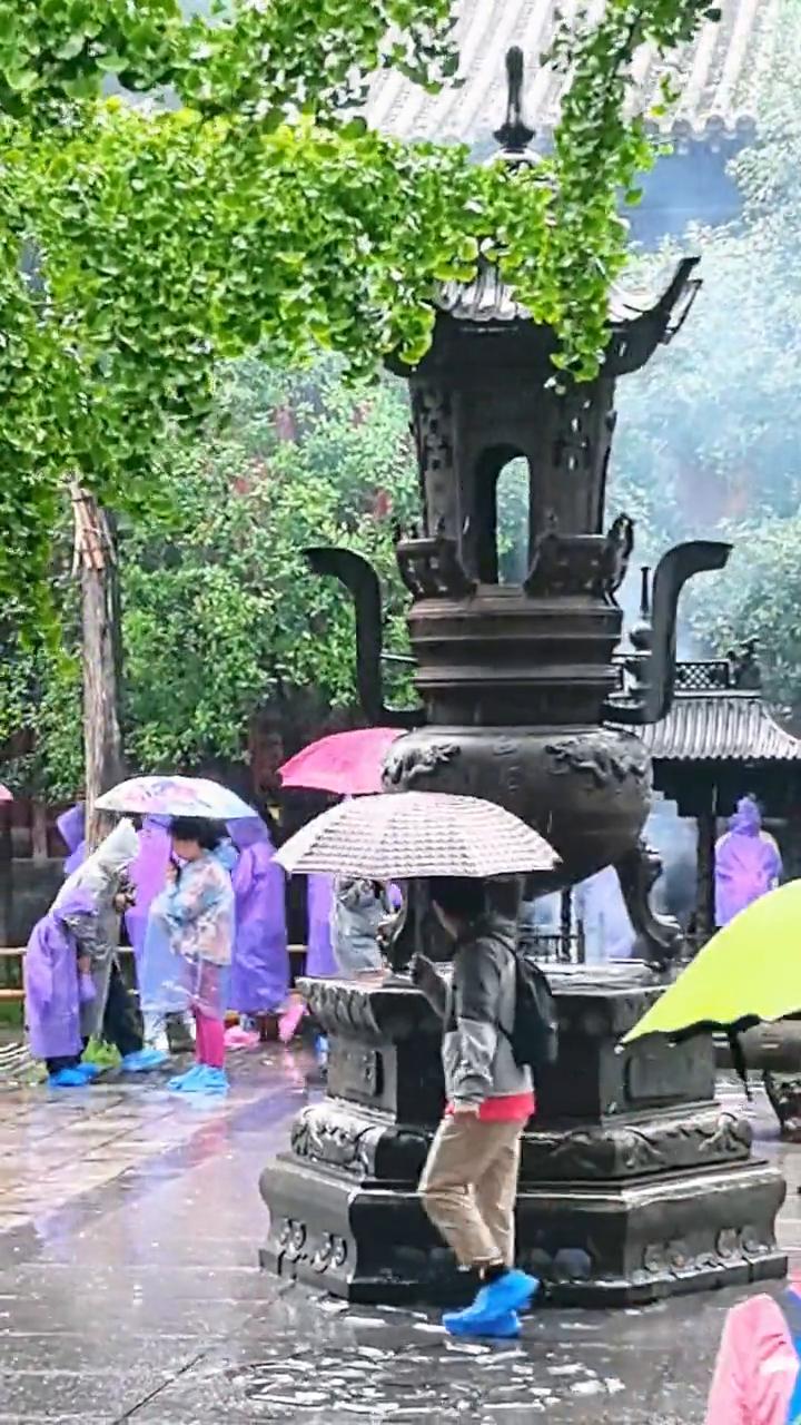 白马寺大雨。
换件和维修。