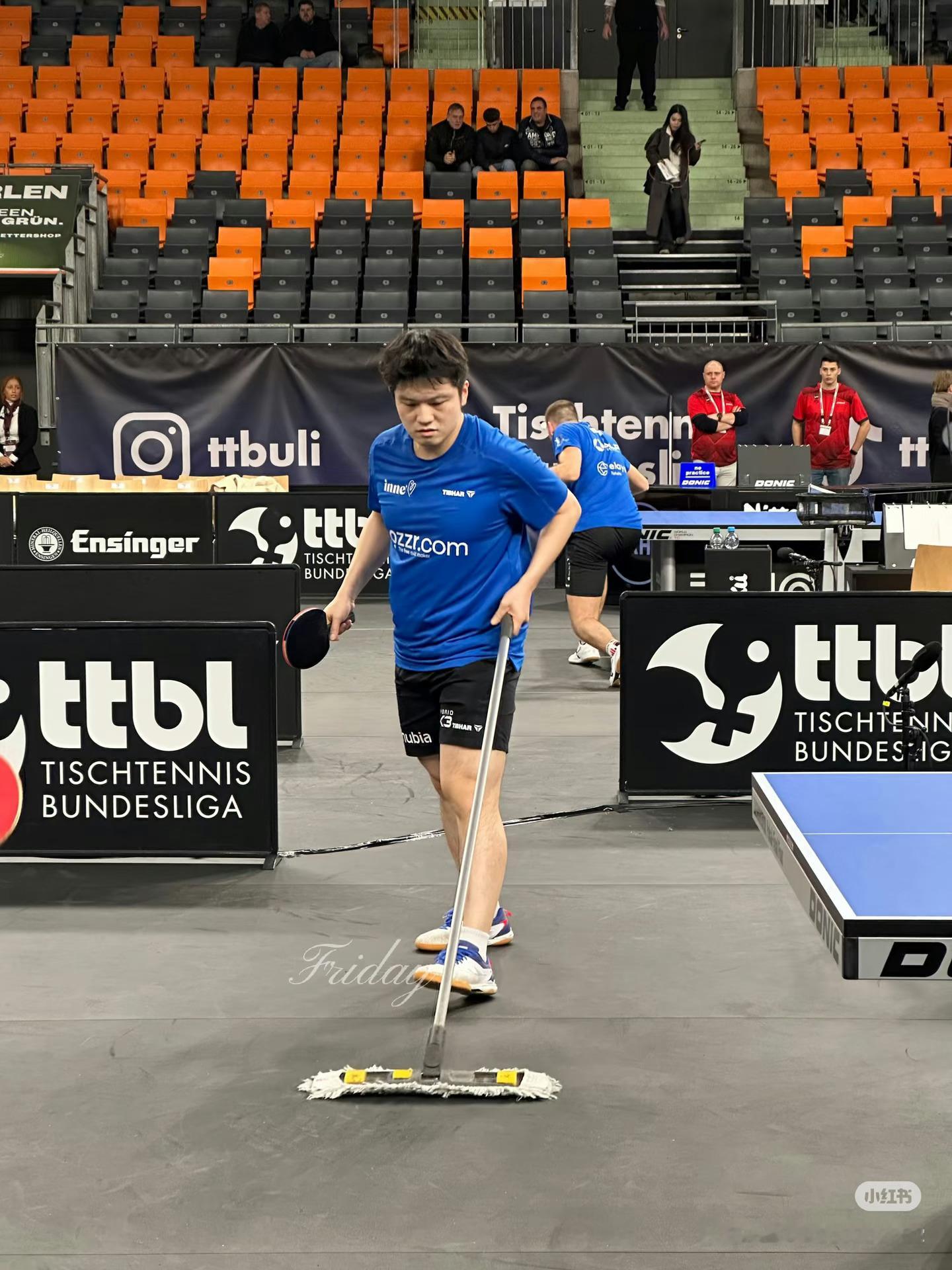 宝宝拖地樊振东 要不还是让我来cr.Friday 