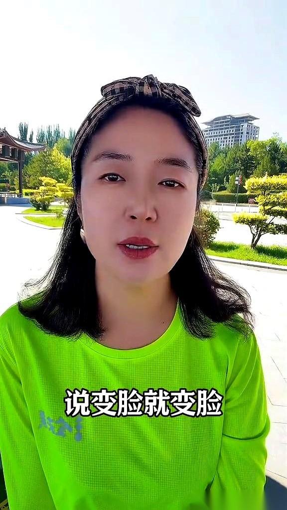钥匙刚插进锁孔转了半圈，门从里面被猛地拉开。
没有热腾腾的饭菜，只有一句硬邦邦的