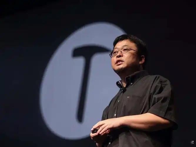 罗永浩谈论重新出山造手机现在在入场造手机，应该没人会买单了吧，毕竟国内的手机市场