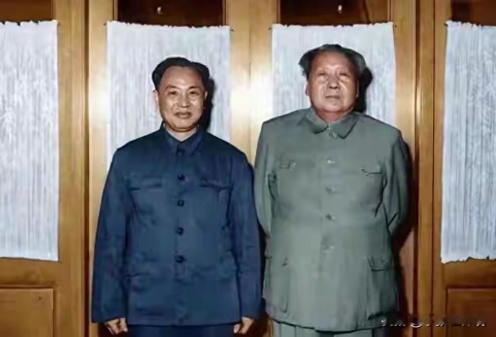 1954年，毛主席吃饭时，动作一顿，因为这菜明显放多了盐，但毛主席没有多言，继续