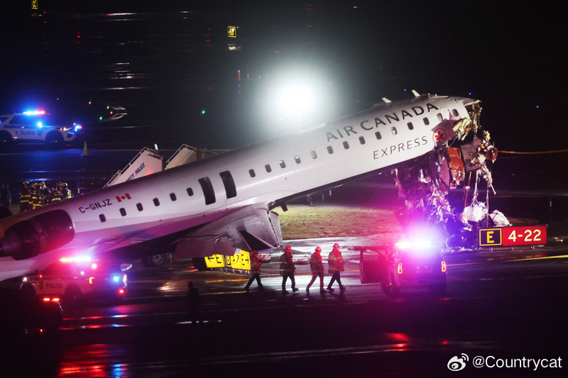 纽约机场客机撞消防车致重大伤亡 塔台事发前紧急呼叫仍未避免事故海外新鲜事 美国纽