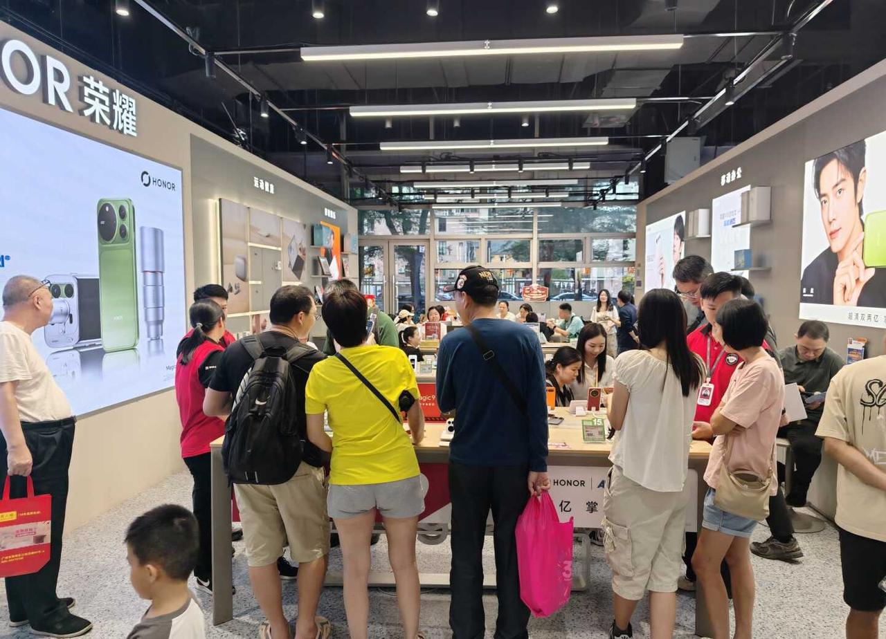 荣耀magic9系列、广州线下活动
广州街坊太热情了，一个语 累崩，6:30起床