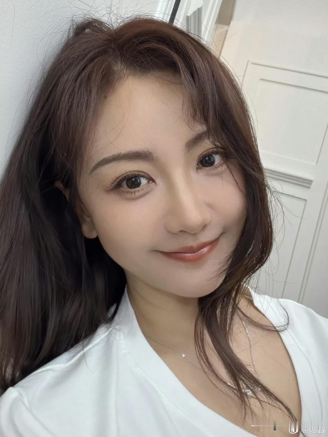 杨蓉真的不想演女主角了
不是她脸有疤了，而是她这种无所谓的心态更加明显了。
脸被