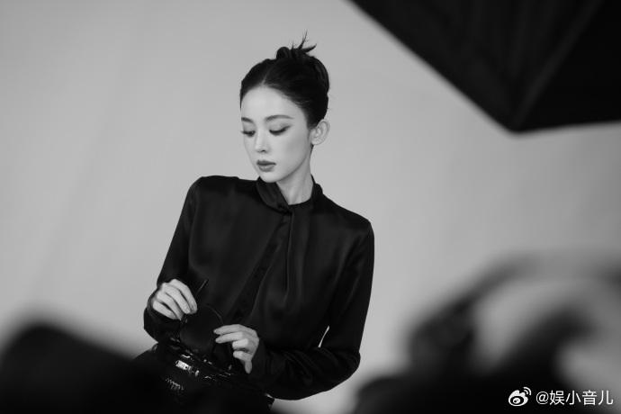 李昀锐娜扎养眼组合娜扎也太会穿了吧，冷白皮，整个人在现场美到发光🥰💗~ 