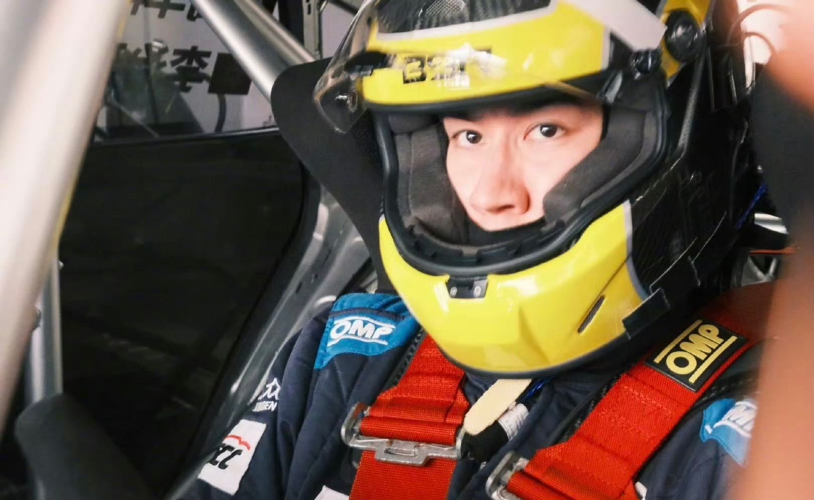 李治廷许魏洲打起来了 合体必有笑料[doge]今天直接在赛场开启“互殴”模式，名