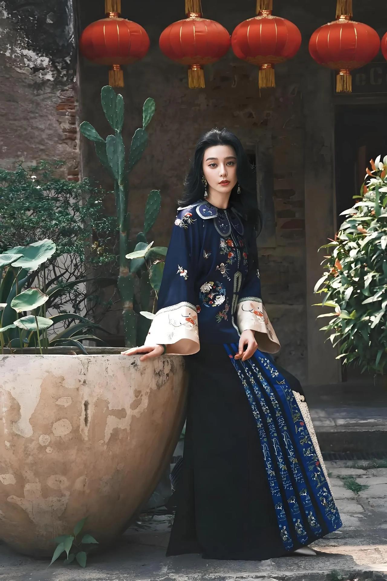 范冰冰的户外写真确实很迷人。她的美是那种极具冲击力的，无论是精致的五官还是独特的