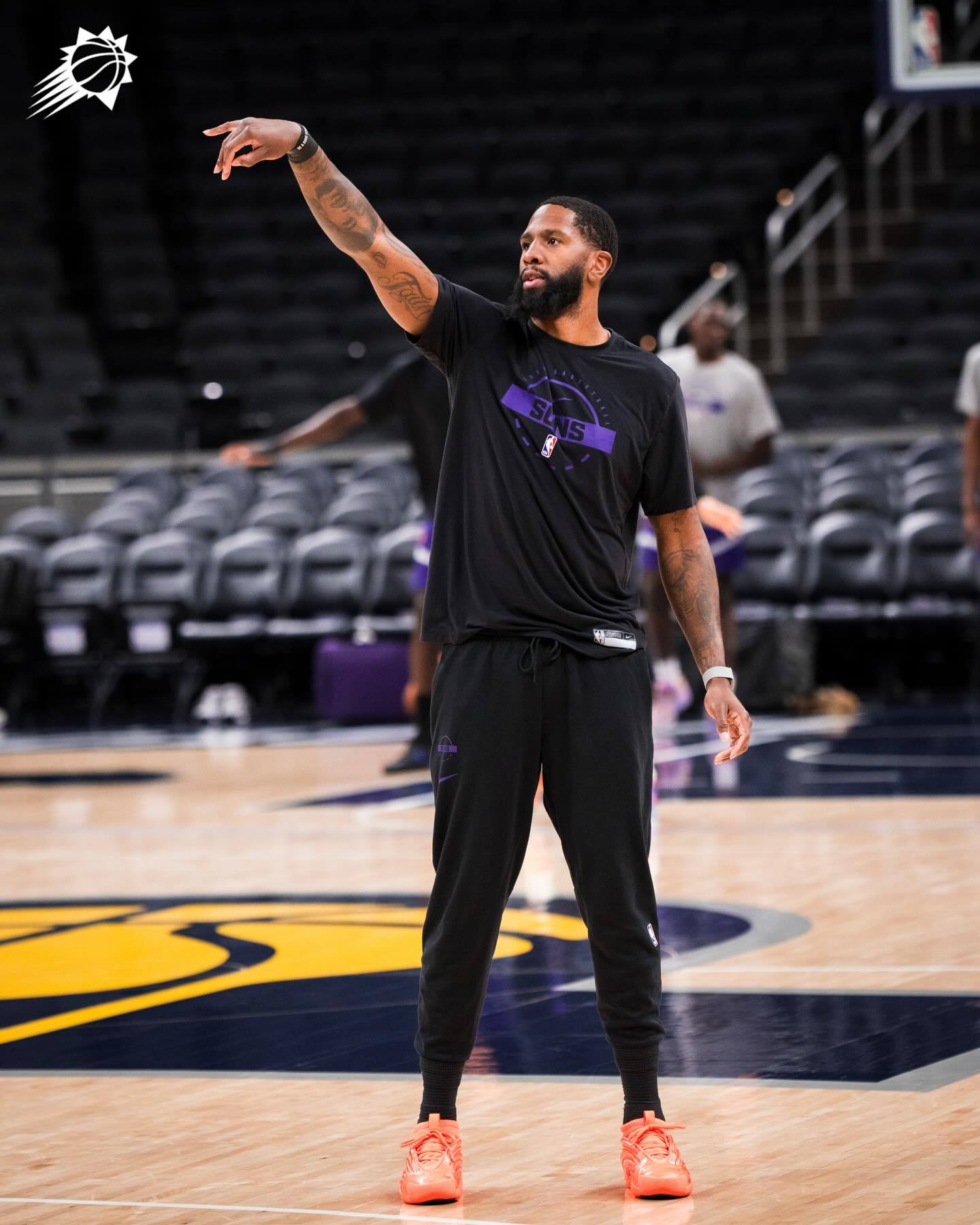 太阳vs步行者  鸡皮和驴哥能进记三分 👌 🤔 ❓ 菲尼克斯太阳 ｜旭日东升