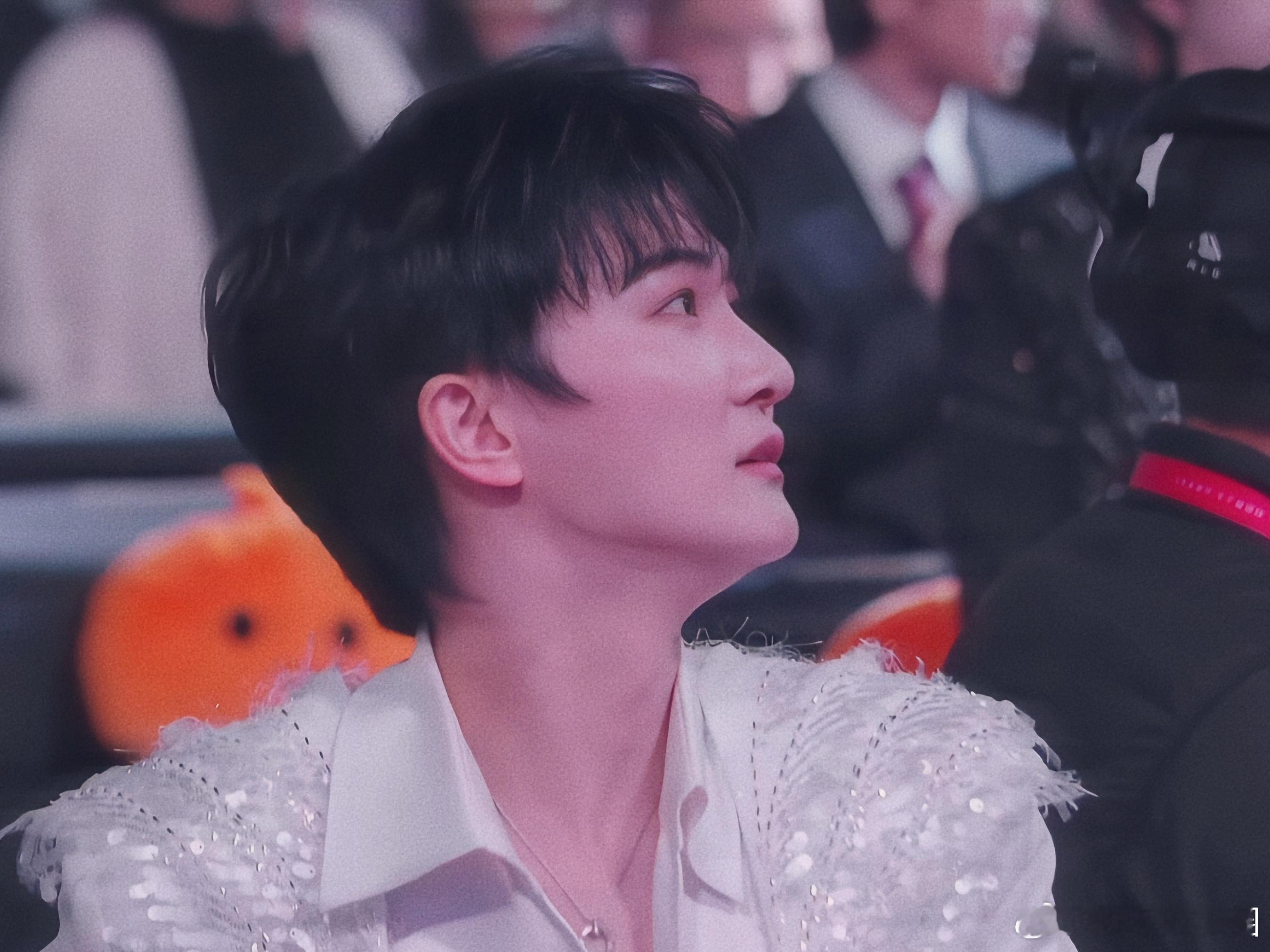 周深周深演唱会抢票  [音乐]周深重庆演唱会 【圈和米米说晚安】 山河远阔人间，