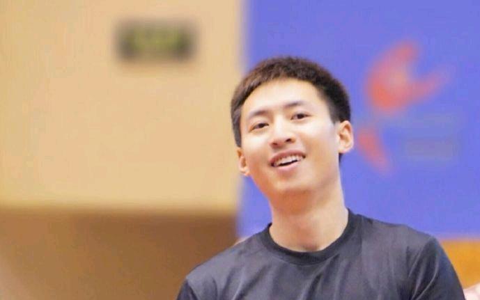 方博说到做到，
重出江湖只为兑现一句承诺，

当初樊振东和王楚钦，
在全运会上相