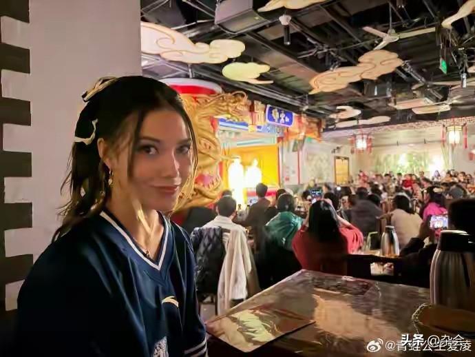 赛场下也是地道的“北京大妞”！
刚刚在米兰冬奥会上创造了历史，拿下6枚奖牌，转身