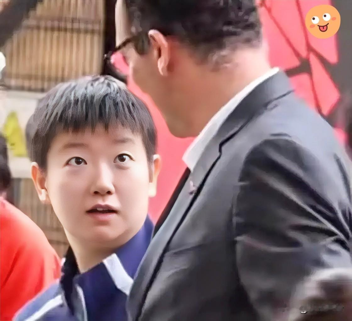 🔥孙颖莎又出圈！
抽签后被新加坡总统主动打招呼，
一脸懵太可爱

      