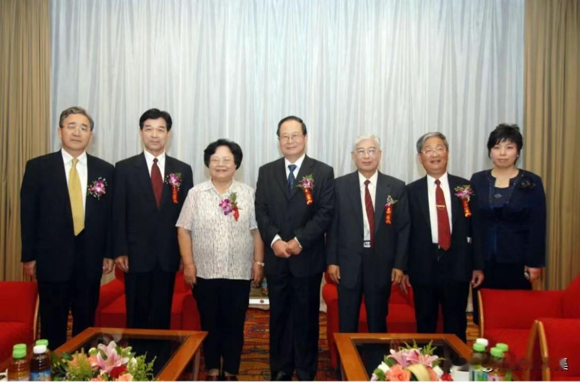 2007年9月2日，CCTV春暖2007青爱工程大型公益活动在北京举行，时任中国