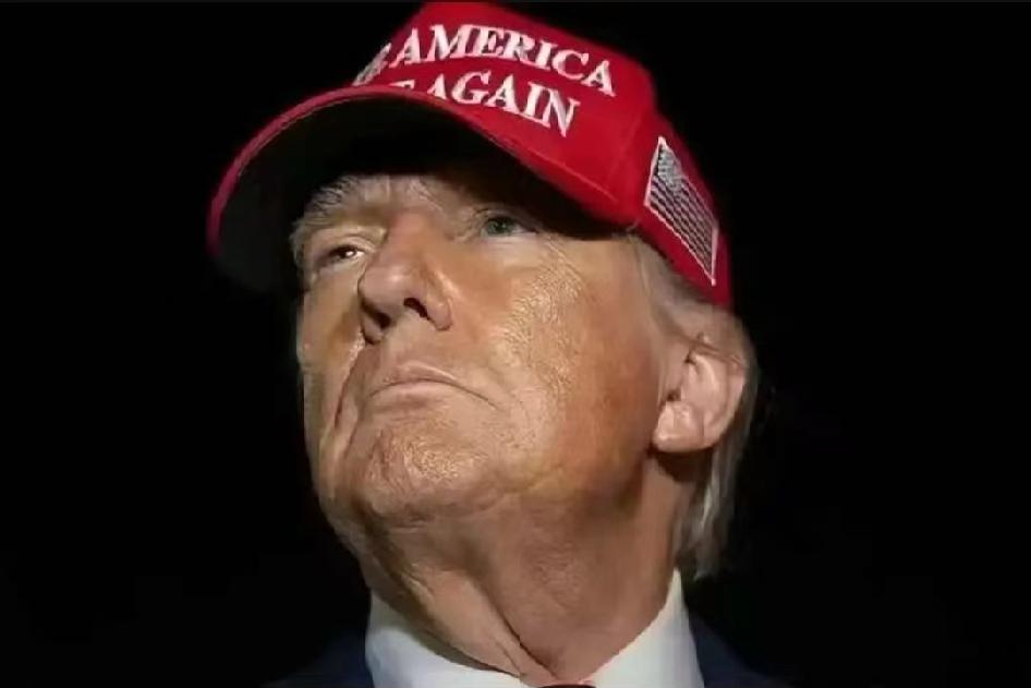 拿中俄说事+关税勒索，特朗普购格陵兰岛的荒唐操作太离谱！
 
昨晚，特朗普发文写