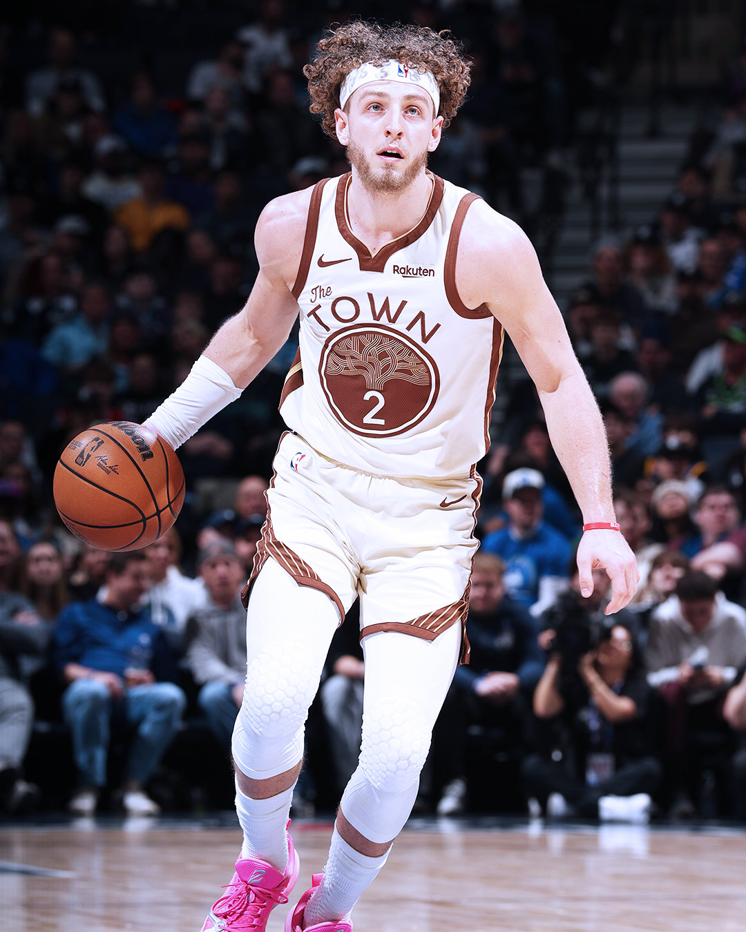 上半场结束，勇士38:53森林狼；波齐姆斯基8分，波斯特8分。勇士vs森林狼