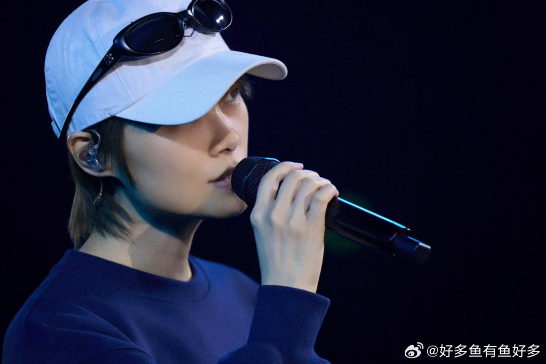 李宇春上海演唱会 2026皇后与梦想巡演上海站开启！二十年音乐征程，今晚她将用歌