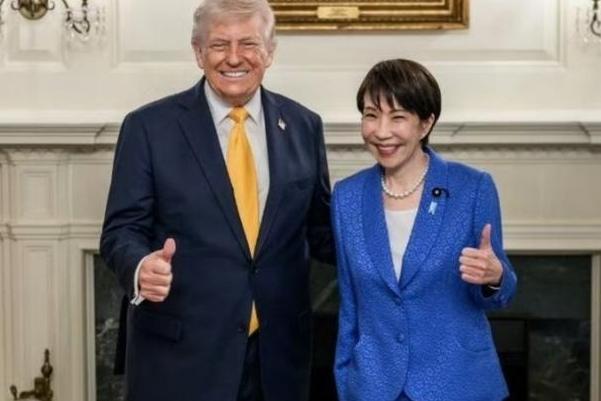 看着那些还在自我感动、誓死捍卫“工匠精神”的精日群体，真让人有一种荒诞的错位感。