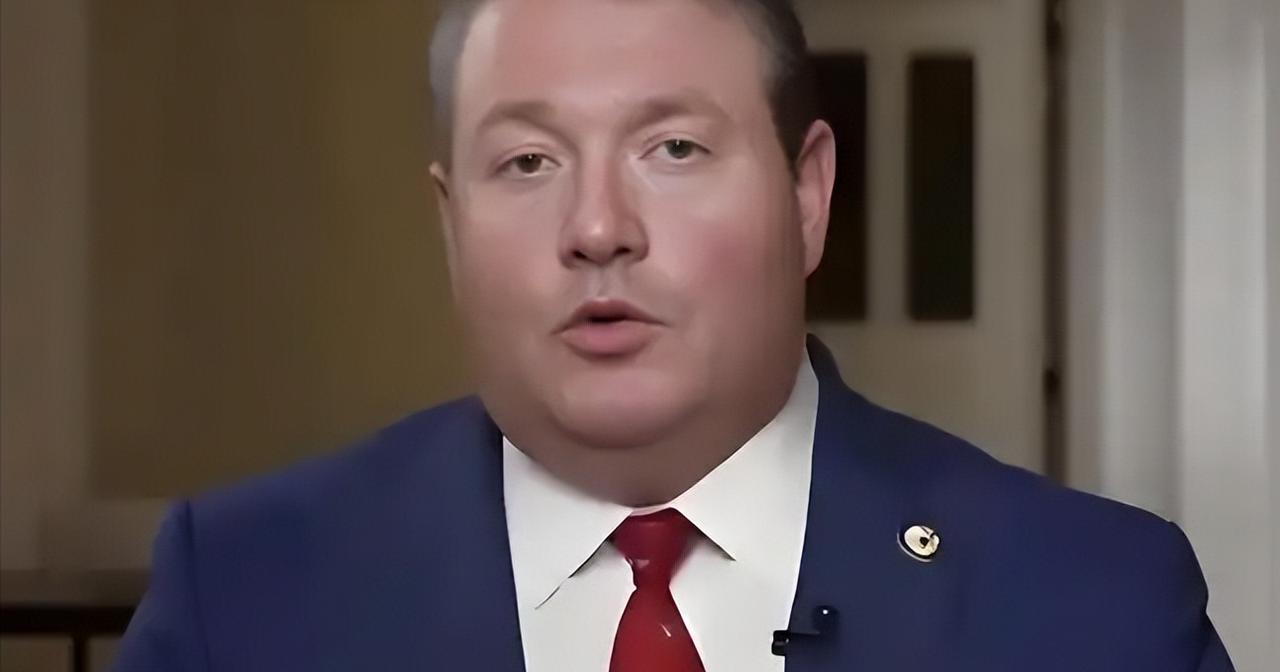 美国议员气疯了！我去趟伊朗被骂叛国，他干的丑事更惊人。

近日，一位美国国会议员