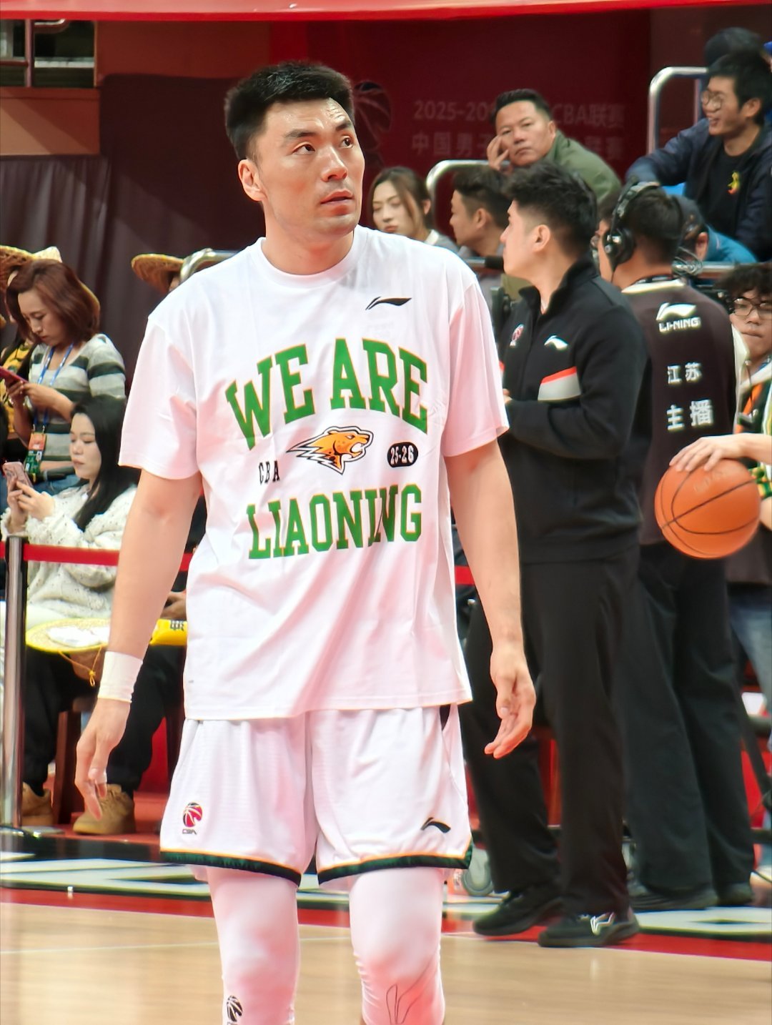 辽宁男篮vs江苏男篮 签名的付豪——新热身服——大名单外的大牙 