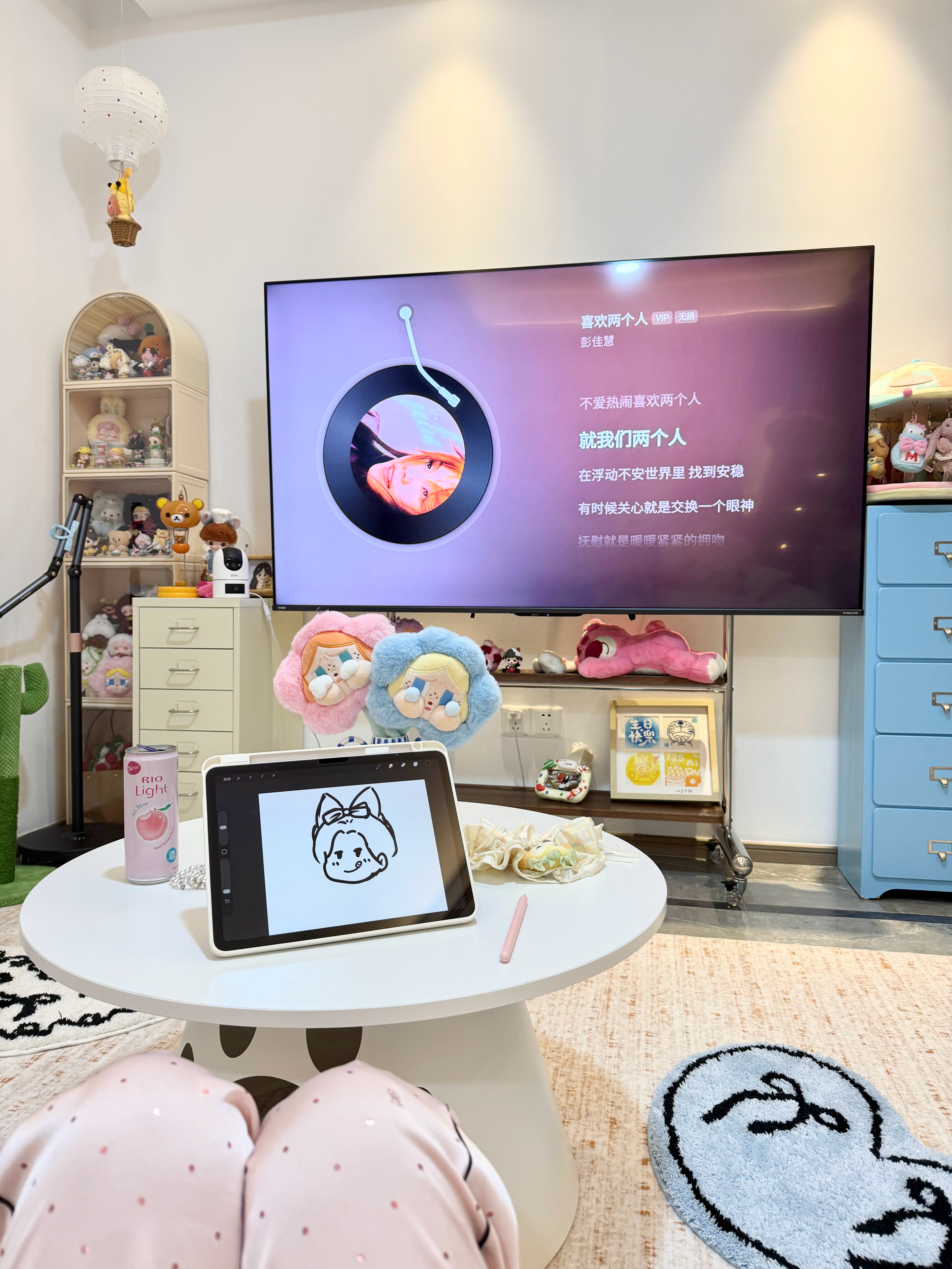 hi 晚上好大家！猜猜我在干嘛