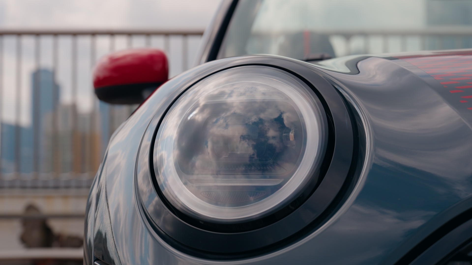 他的眼神出卖了他，他现在归属蓝天白云好多车anycarmini[超话] ​​​