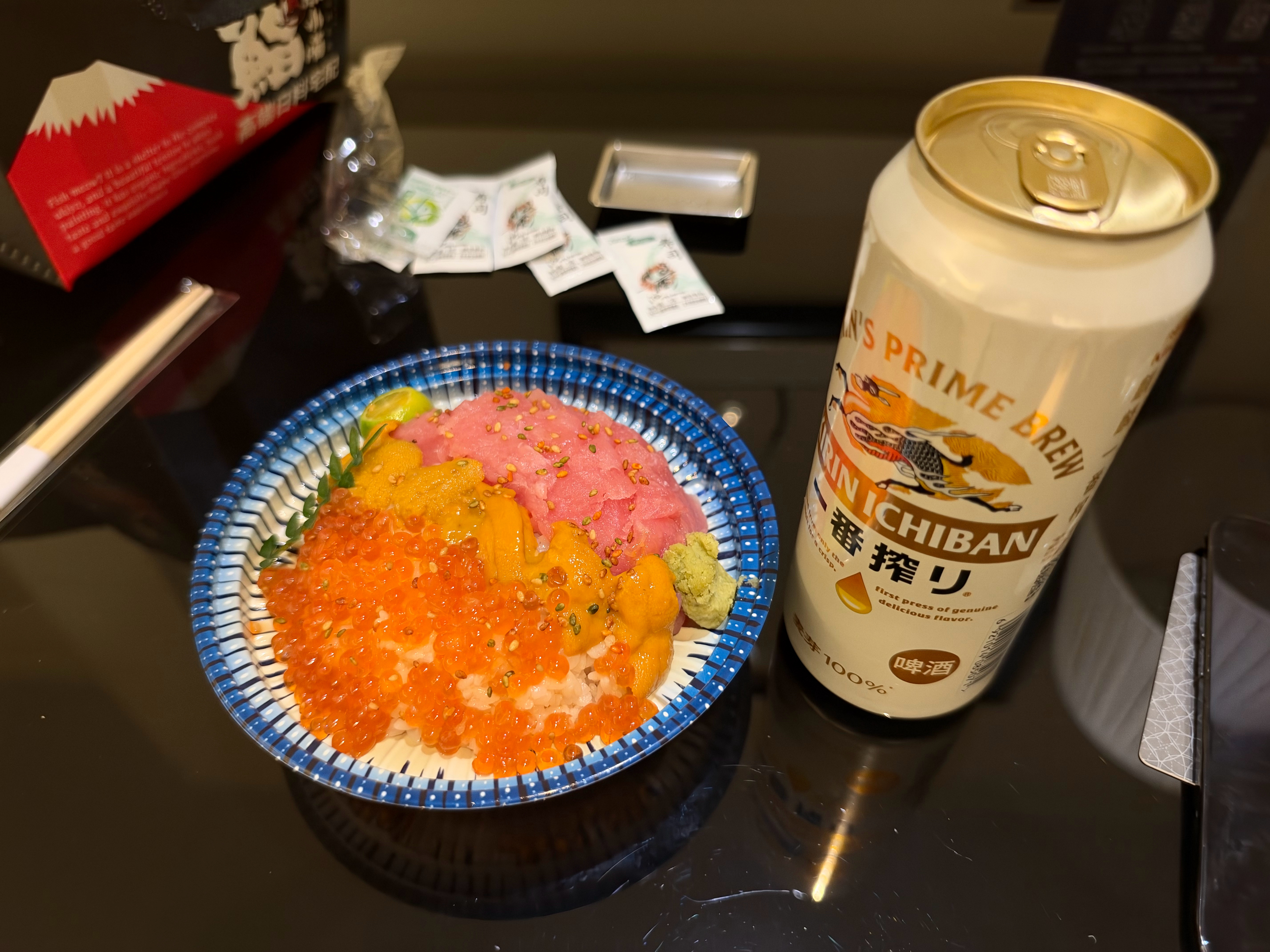 点了一份刺身饭补充一下 omega3[嘻嘻] ​​​