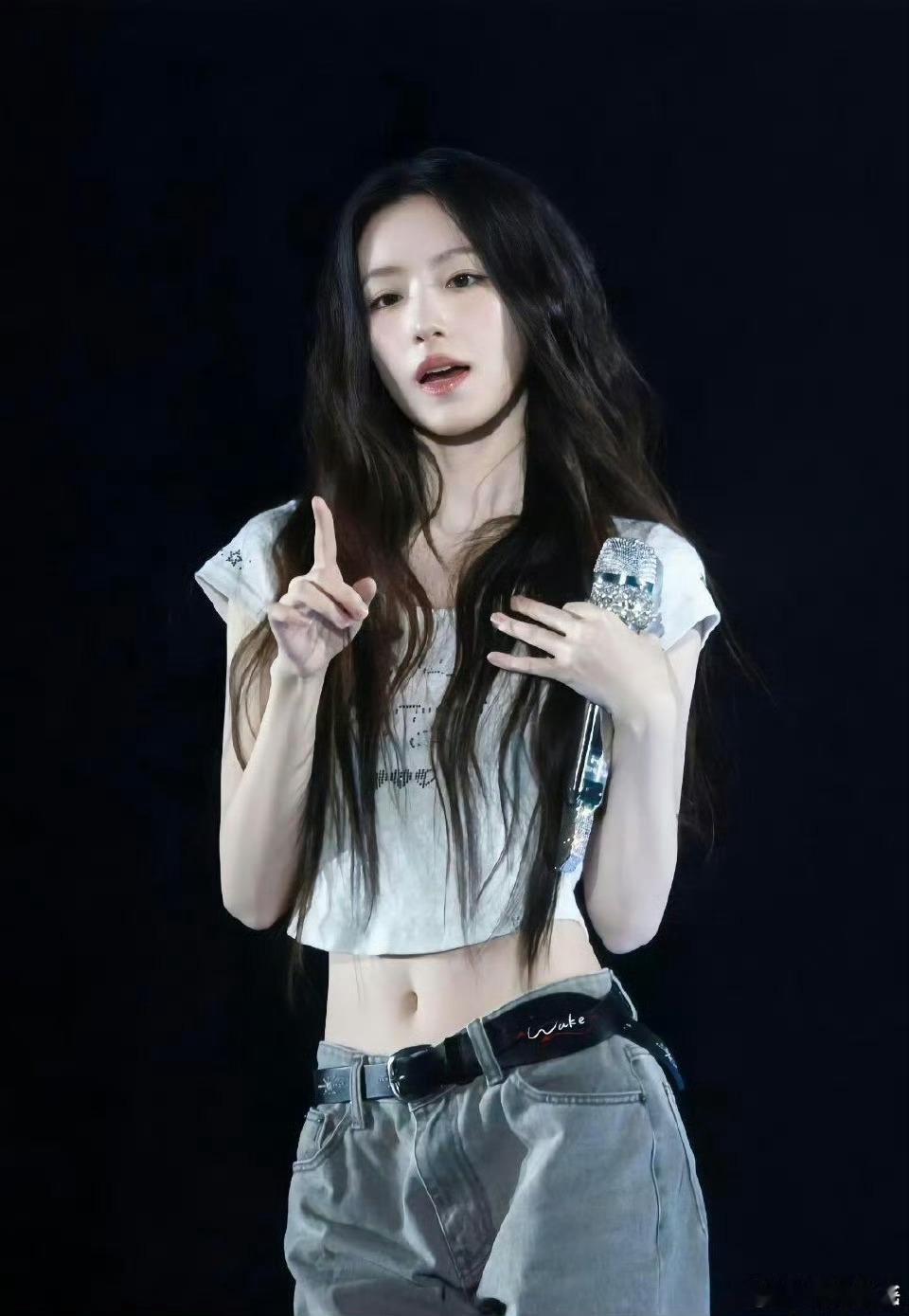 叶舒华ins评论区叶舒华咋想的 我的天呢 美女咋想的 这男的还在美女评论区留言叶