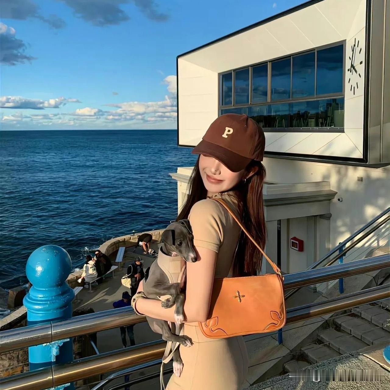 老婆的最高境界：

1:自己可以自食其力，有稳定的经济来源，即使没有男人照样可以