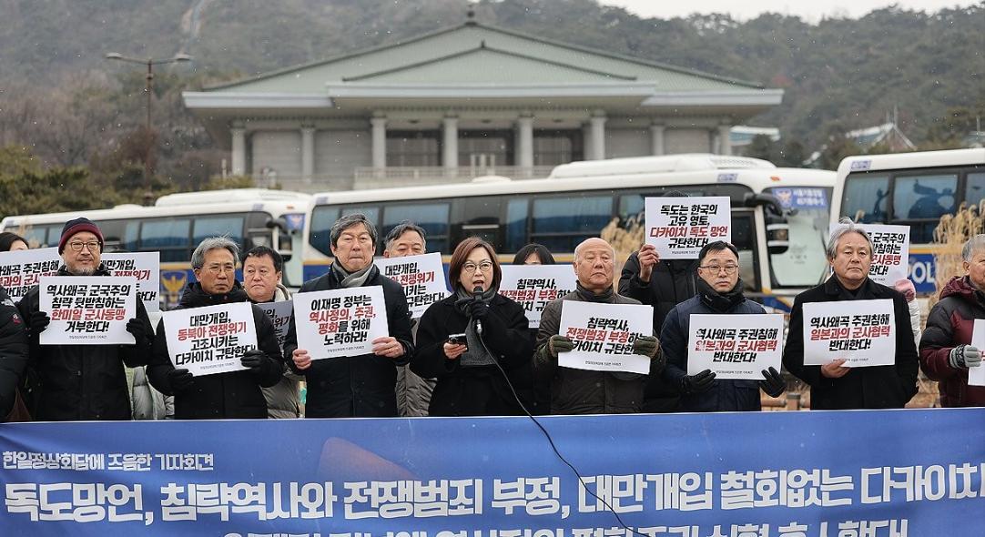 韩国发生大事了，李在明访日前夕，日本驻韩国大使馆突然被“围”了。据韩联社报道，韩