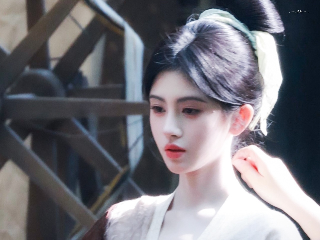 素净一张脸 收敛了眉眼鞠婧祎苏绿夏
