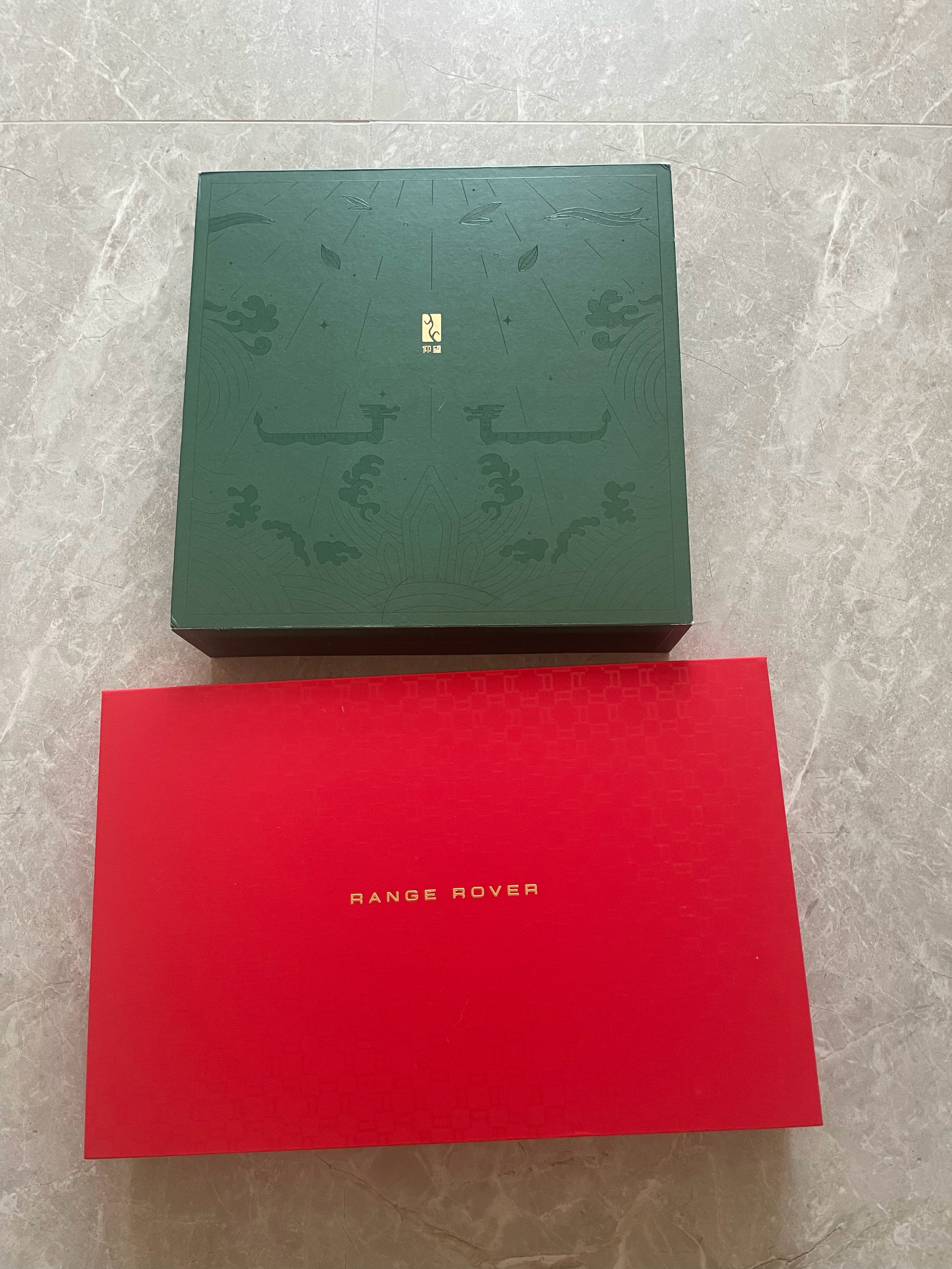 路虎揽胜和仰望的官方礼盒，有人有兴趣吗？免费送？ 转发抽奖，快递到付，需要的车迷