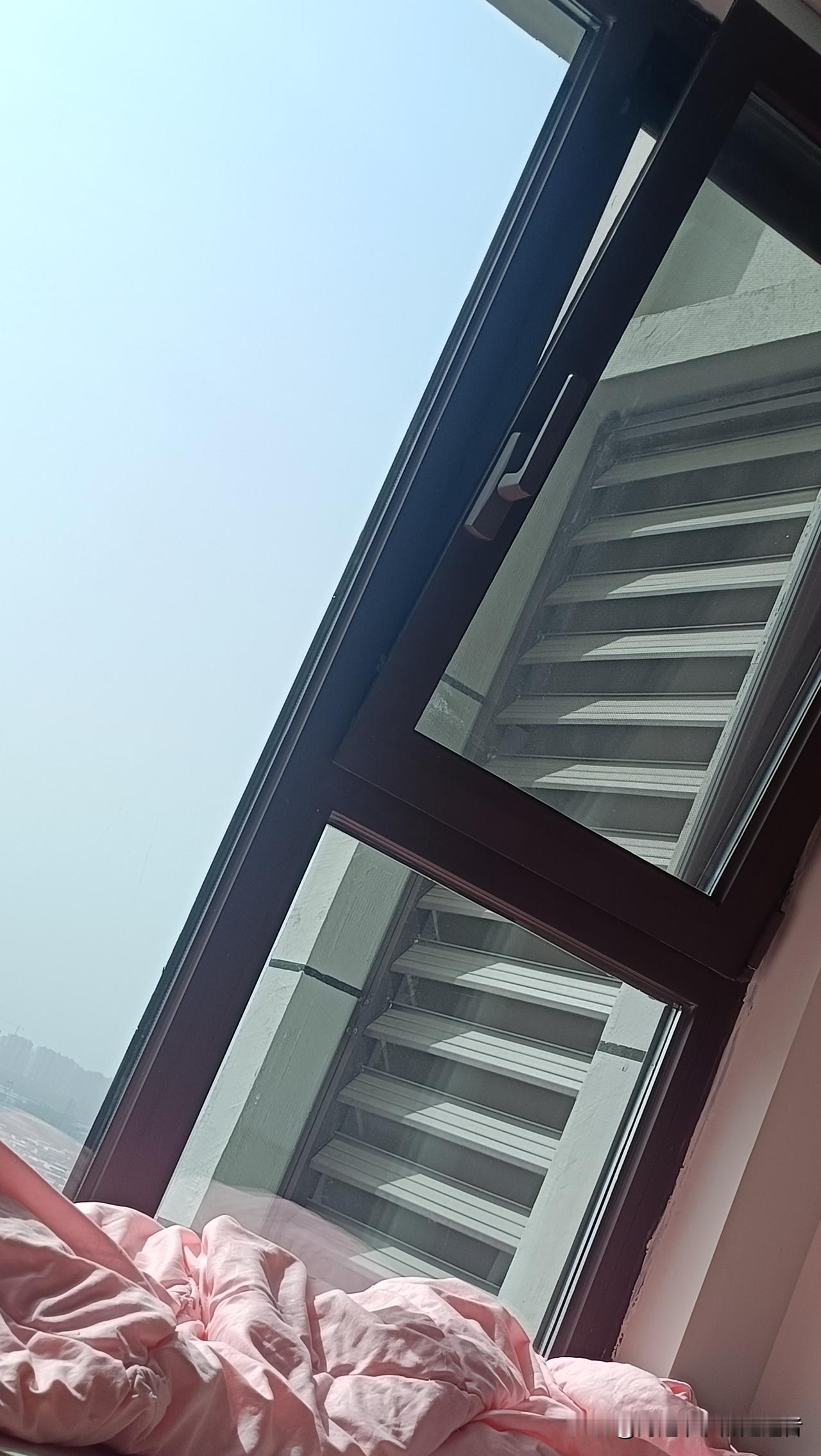 今天大年初六，好多朋友们都陆续的开始上班了吧！今天天气还可以，就是有点小冷，吹着