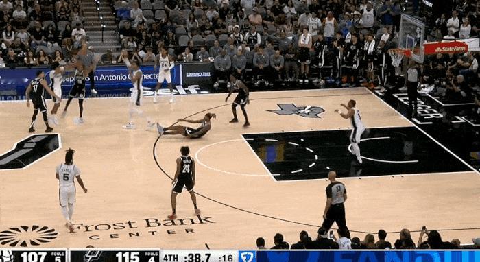 玩起来了！文班亚马空接拿下30分！
在今天NBA常规赛马刺对阵篮网的第四节比赛中